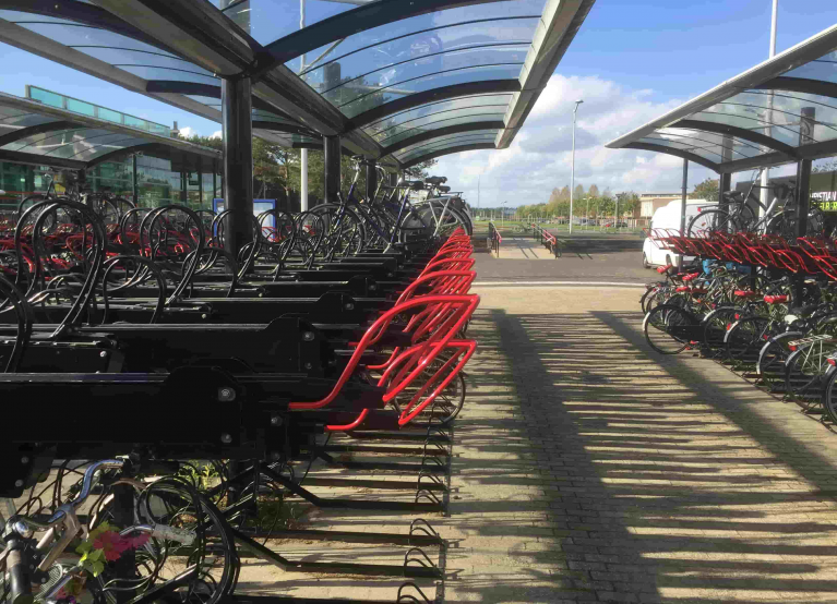 Station Tilburg-Reeshof zijaanzicht